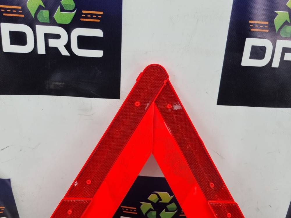 AUDI A4 B7 2004-2008 HAZARD WARNING BRAKE DOWN EMERGENCY TRIANGLE