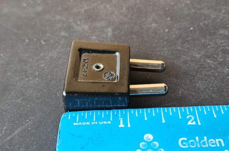 GENERAL ELECTRIC WALL OUTLET PLUG ADAPTER. 6A - 250V.