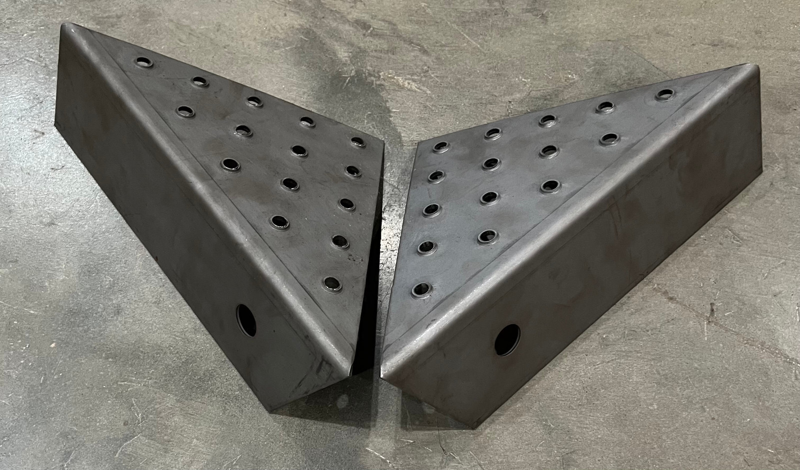 SLIMLINE Trailer Fender Side Step, Steel, 14 Gauge D2E OEM, Fender Side Bracket