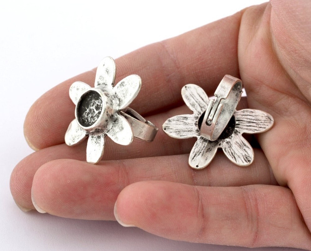 Daisy Flower Ring, Adjustable, Round Blank Bezel Antique Silver Plated 5349