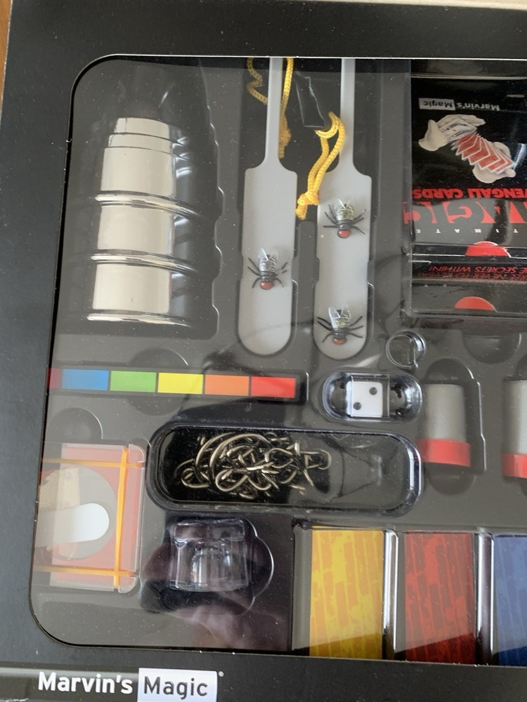 Marvin's Magic - Kids Magic Set - 400 Ultimate Magic Tricks