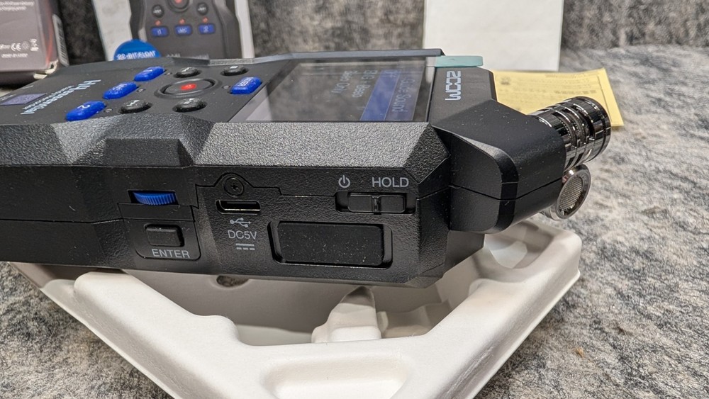 Zoom H4essential Handy Recorder 32-Bit Float 4-Track Handheld Digital Bundle