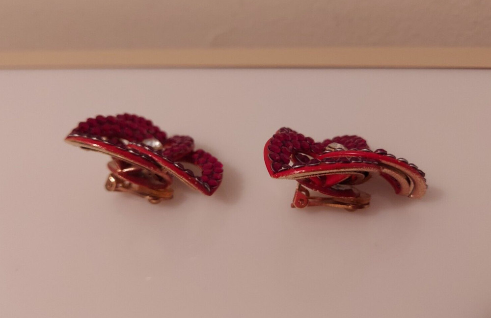 red rhinestone linked intertwined loop statement clip earrings