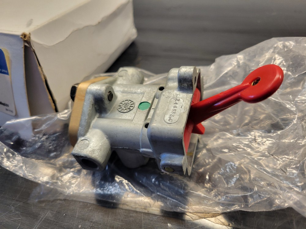 280905N NEW BENDIX TW-2 BASIC CONTROL BRAKE VALVE 2 LEVER POSITIONS