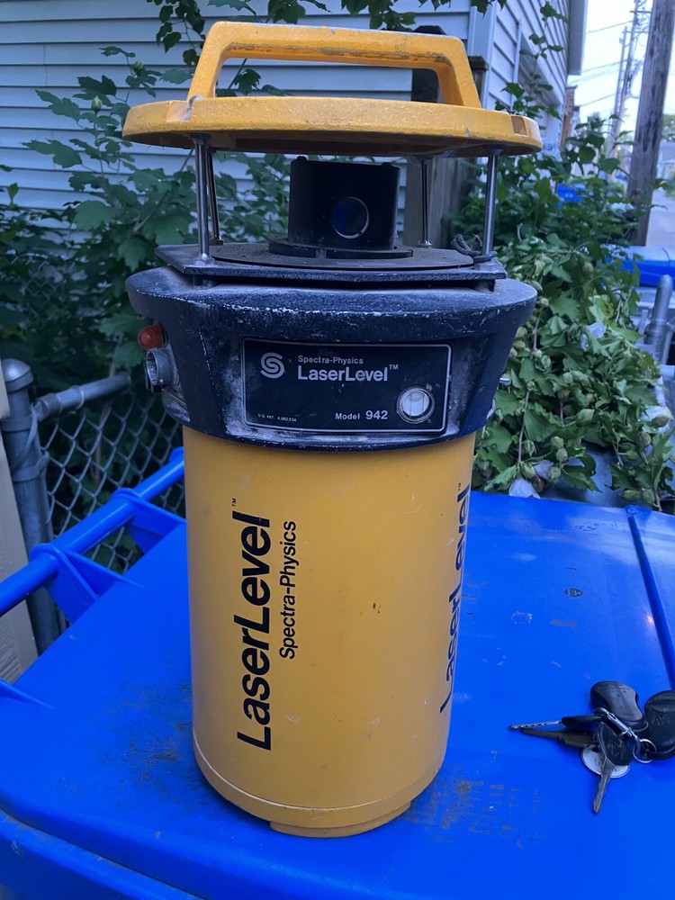 Spectra-Physics Model  LaserLevel SL 942 Rotary Laser Level with Case