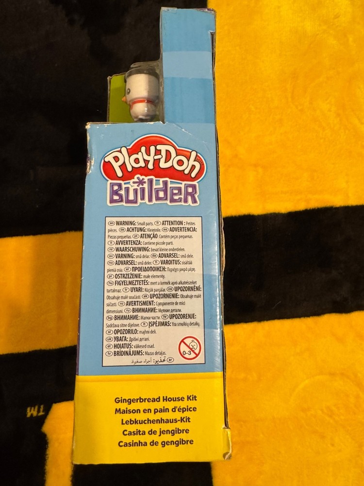 Play-Doh Builder Gingerbread House Kit, Hasbro, 2020, New Open Box, Box Damage