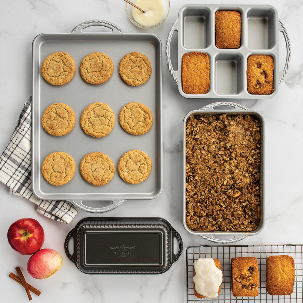 Nordic Ware ProCast 7" x 11" Baking Pan