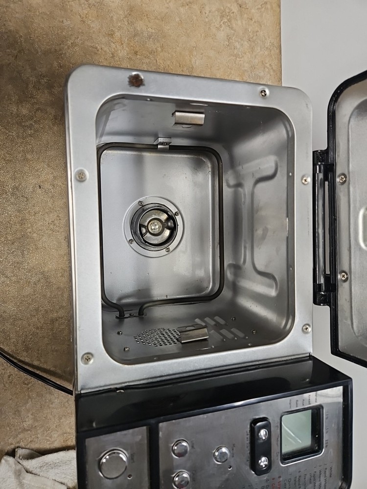 CUISINART CBK-200 Bread Maker 2-Pound Programmable Stainless Steel