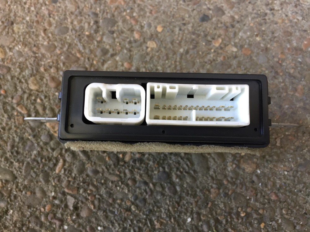 2001-2004 Toyota Sequoia Tailgate Liftgate Multiplex Control Module 89222-0C010