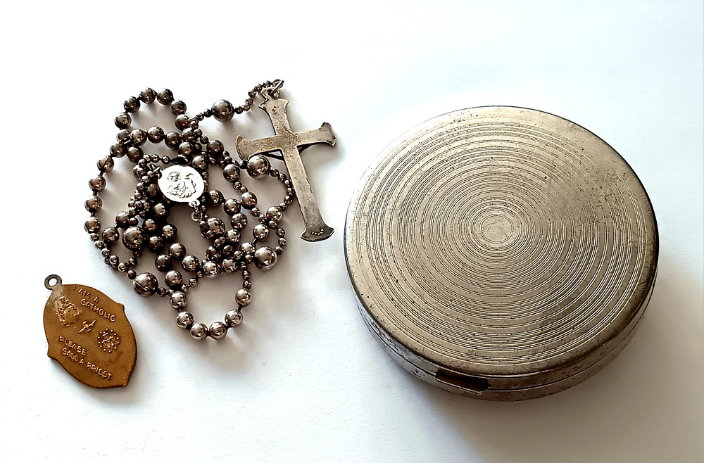 Soldier's old metal Pull Chain Rosary in Blessed Mother Mary Case with Medal ++