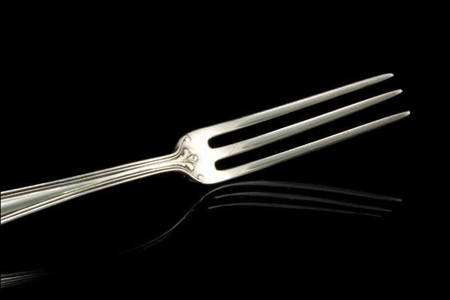 OLD VICTORIAN STERLING SILVER SERVER STRAWBERRY FORK A21229