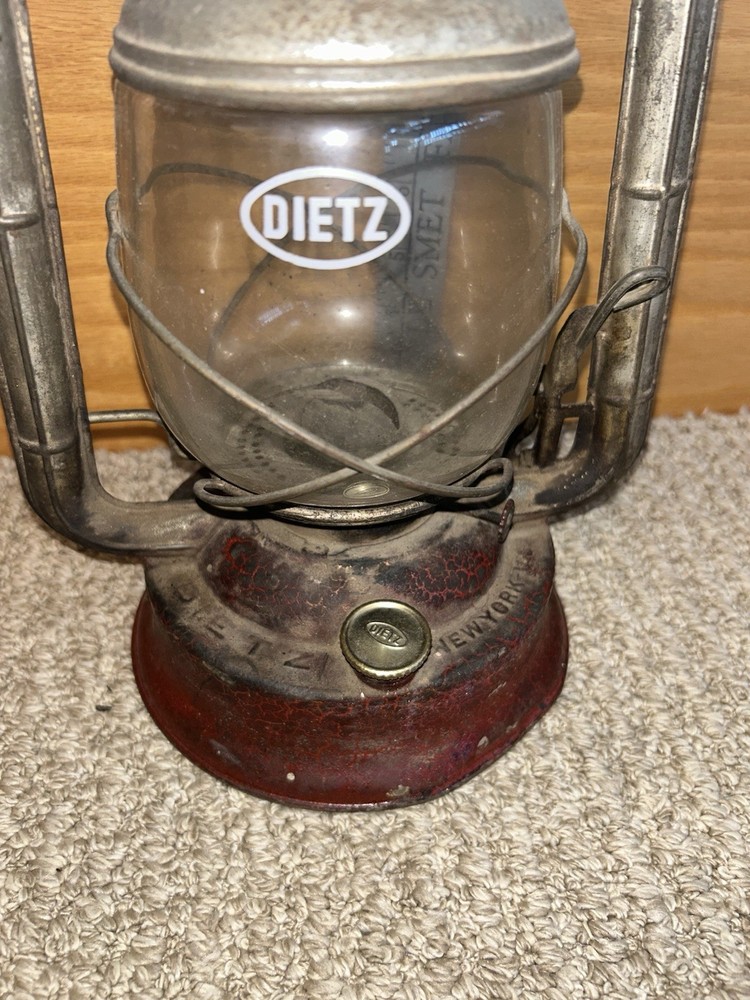 Dietz Wizard No. 2 Kerosene Lantern. Clear Globe