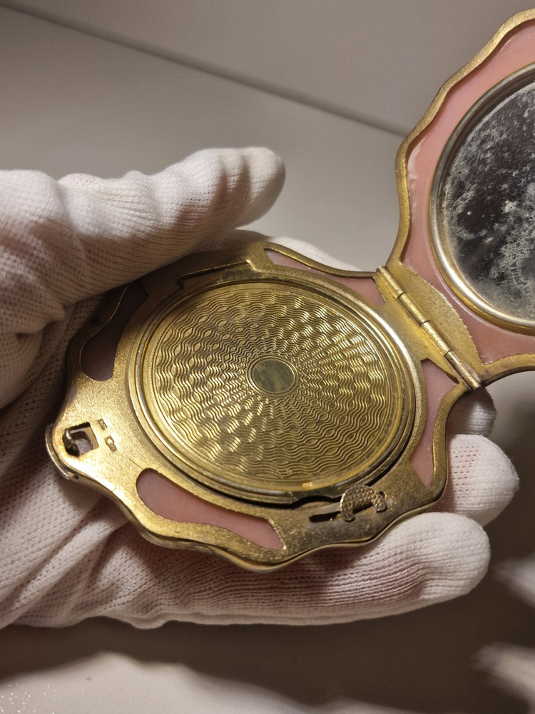 Russian powder box