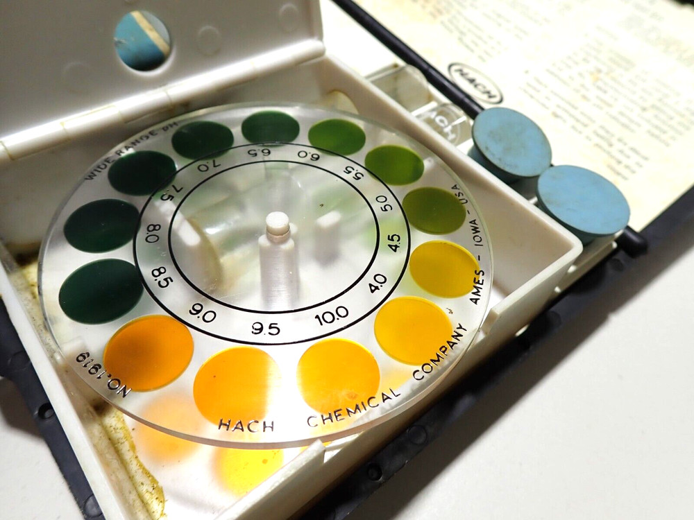 HACH 17-N 4.0 - 10.0 WIDE RANGE PH TEST KIT USED