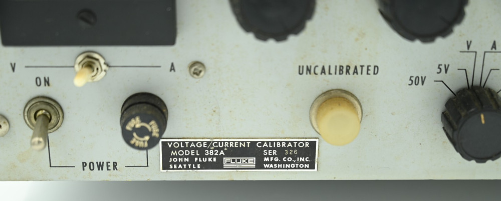 Fluke 382A DC Voltage/Current Calibrator