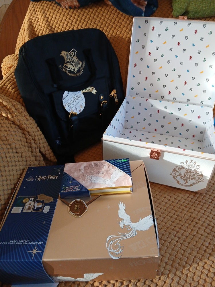 Harry Potter Gift Bundle, Bath collection set, Box, Makeup, Backpack.