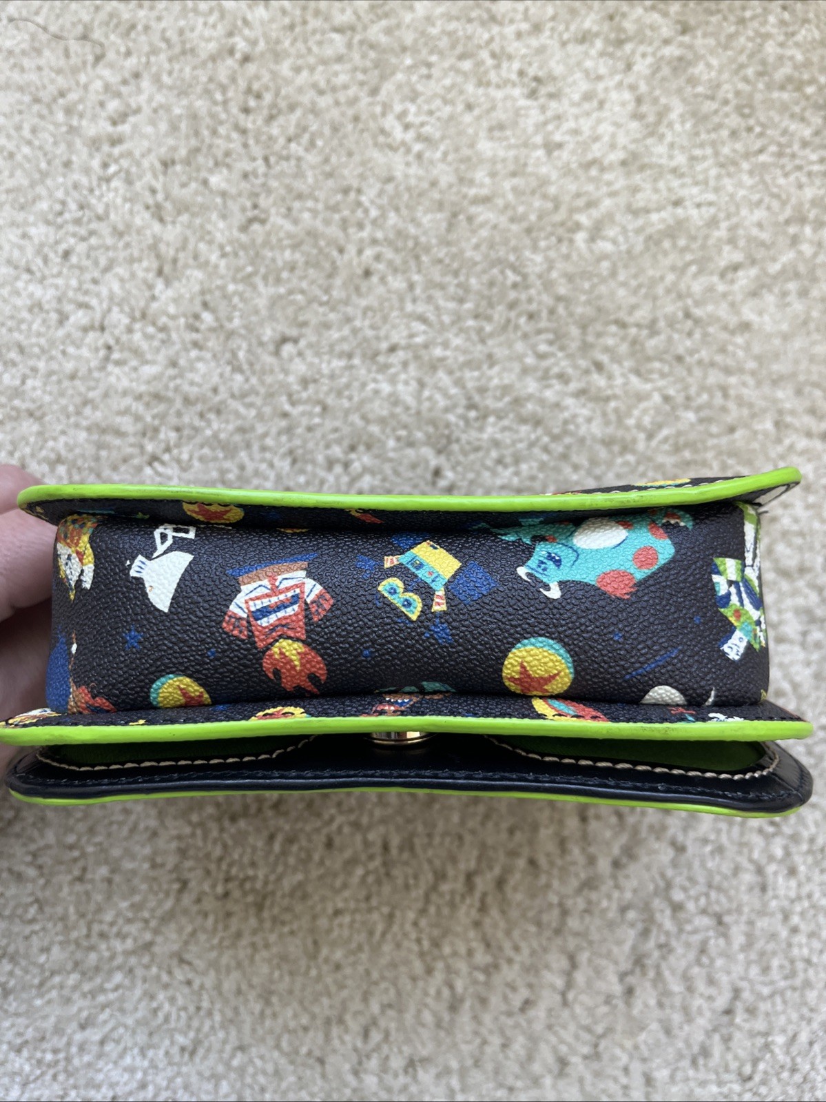 DOONEY & BOURKE PIXAR20 CROSSBODY BAG PURSE BELT BAG BLACK DISNEY AOP EUC