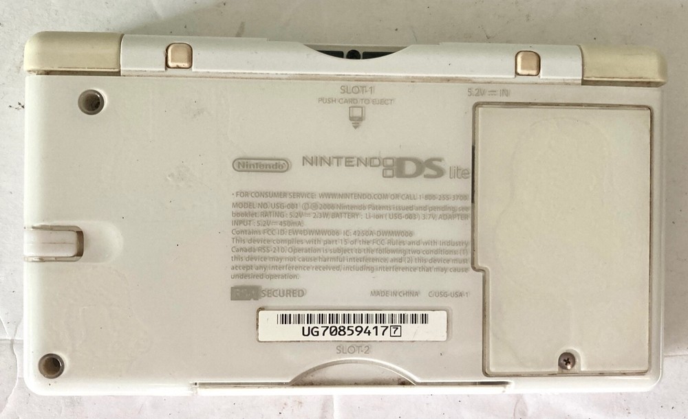 Nintendo DS Lite, White, w/Backpack, Charger, Switch N Carry & 2 Stylus