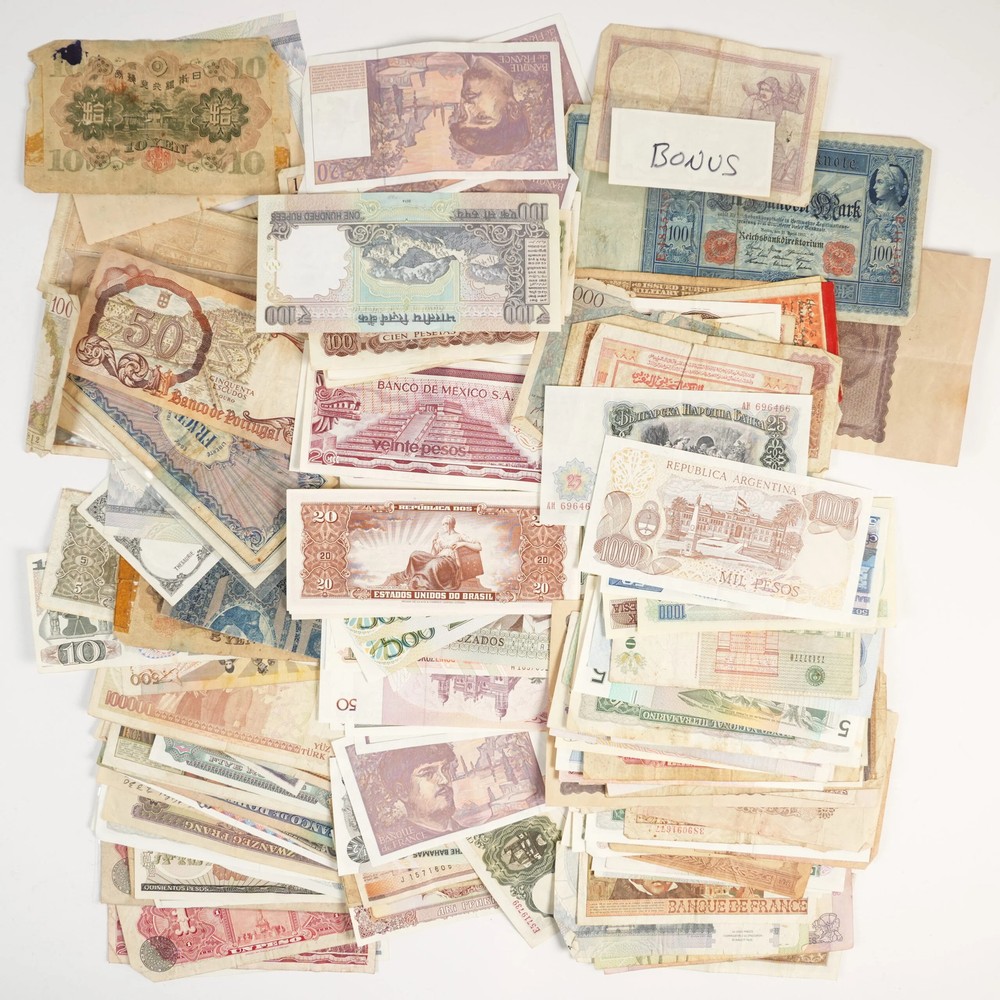 194x Assorted World/Foreign Bank Notes 30562