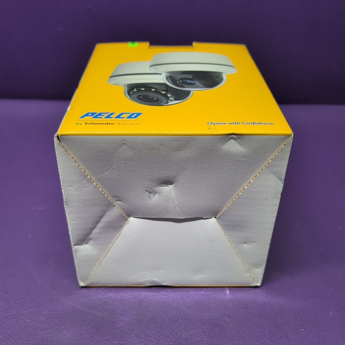 New Pelco 2 Megapixel Network Outdoor Dome Camera 3-10.5mm Lens IMP221-1ES