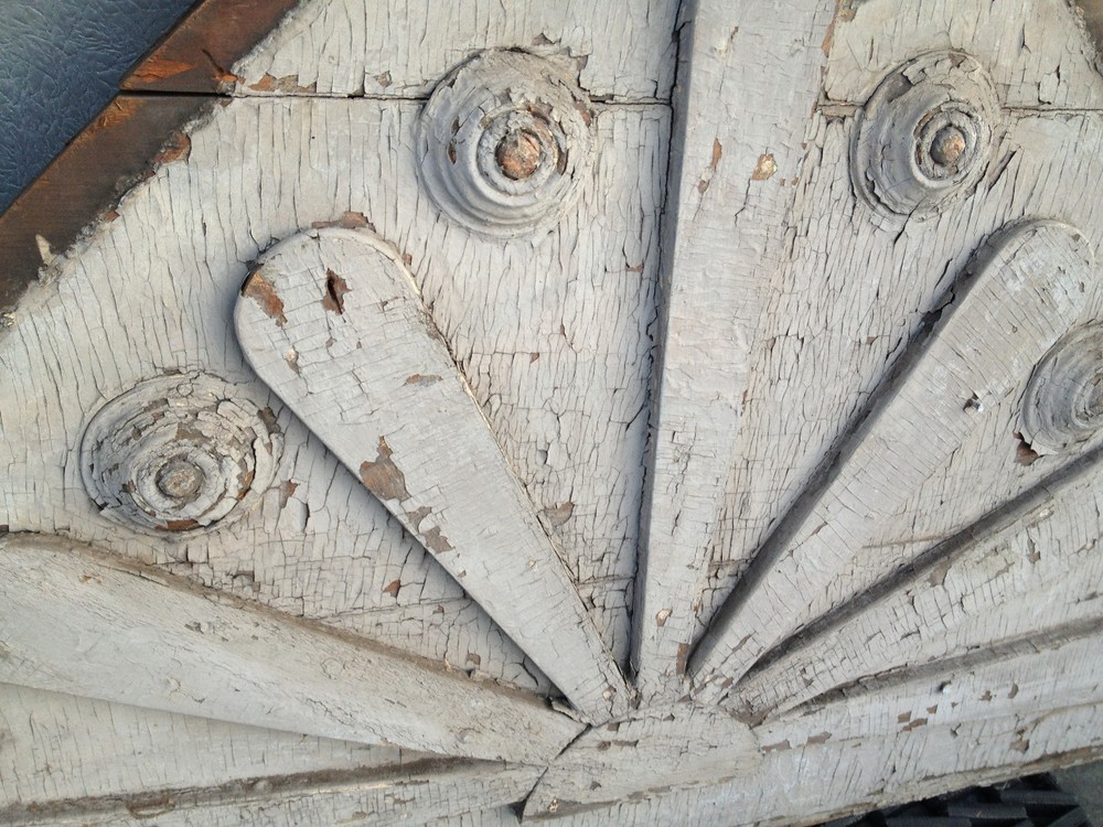 VINTAGE - VICTORIAN GABLE PEDIMENT - LARGE