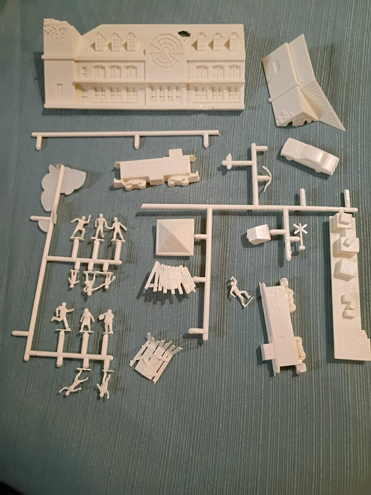 COLOSSAL MANTIS ATTACKS CITY!! ~ AMT Gigantics Model Kit ~ PLEASE READ DETAILS!