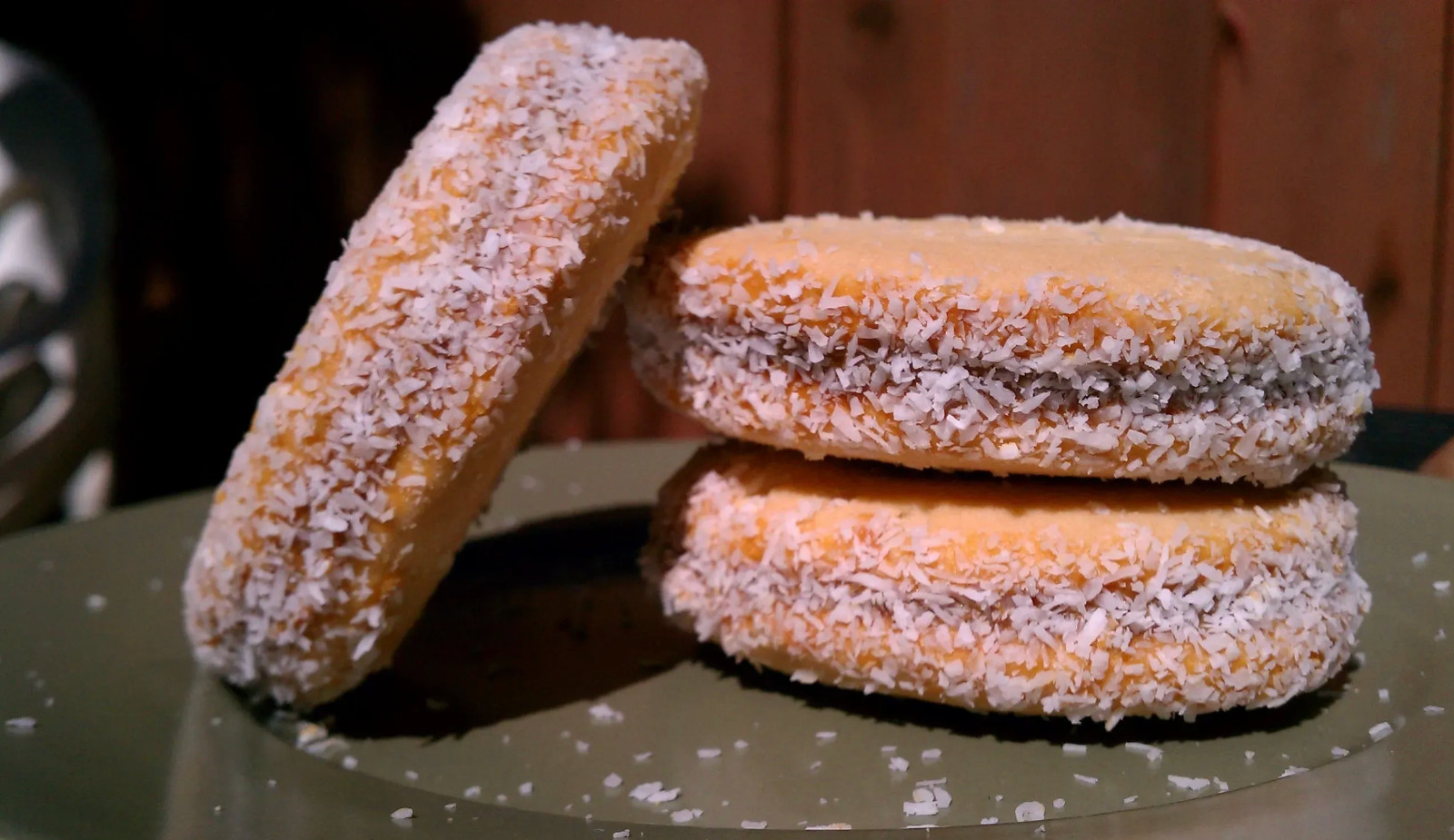 Alfajores - Large: 2oz, 3 inch – Delicious Cookies w/Cajeta (Caramel) & Coconut