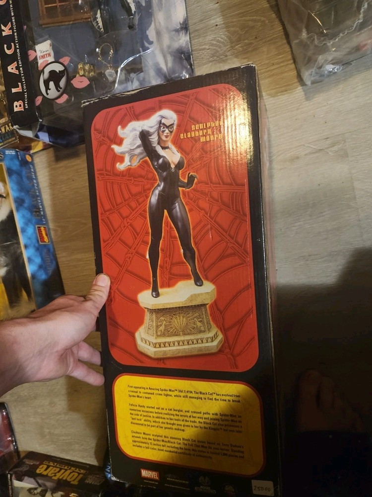 Black Cat Premiere Collection Statue