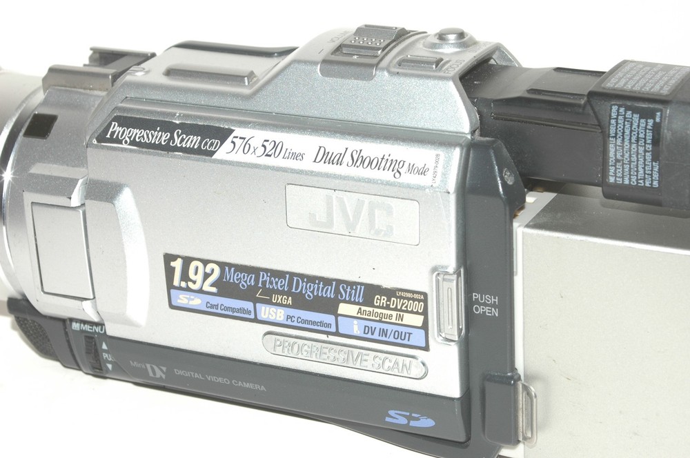 JVC Digital GR-DV2000E camcorder