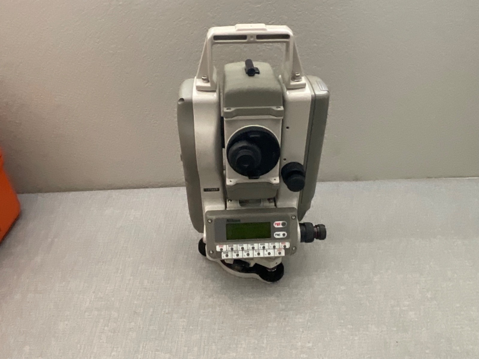 Nikon DTM-420 Surveying Total Station 2 Battery, charger + Case