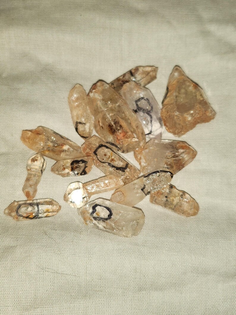 Natural UV Reactive Enhydro Petroleum Quartz