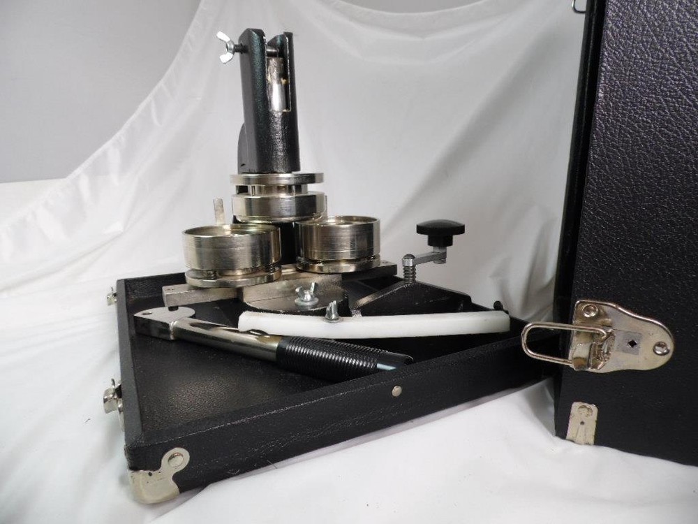 VINTAGE ROMIC? INDUSTRIAL 3.5" BUTTON MAKER PRESS MACHINE WITH CUSTOM CASE MINT