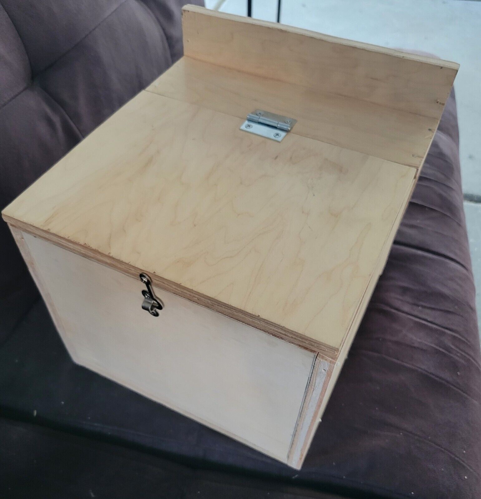 Nest Box (8"x8"x6") For Lovebirds, Australian parakeets, finches