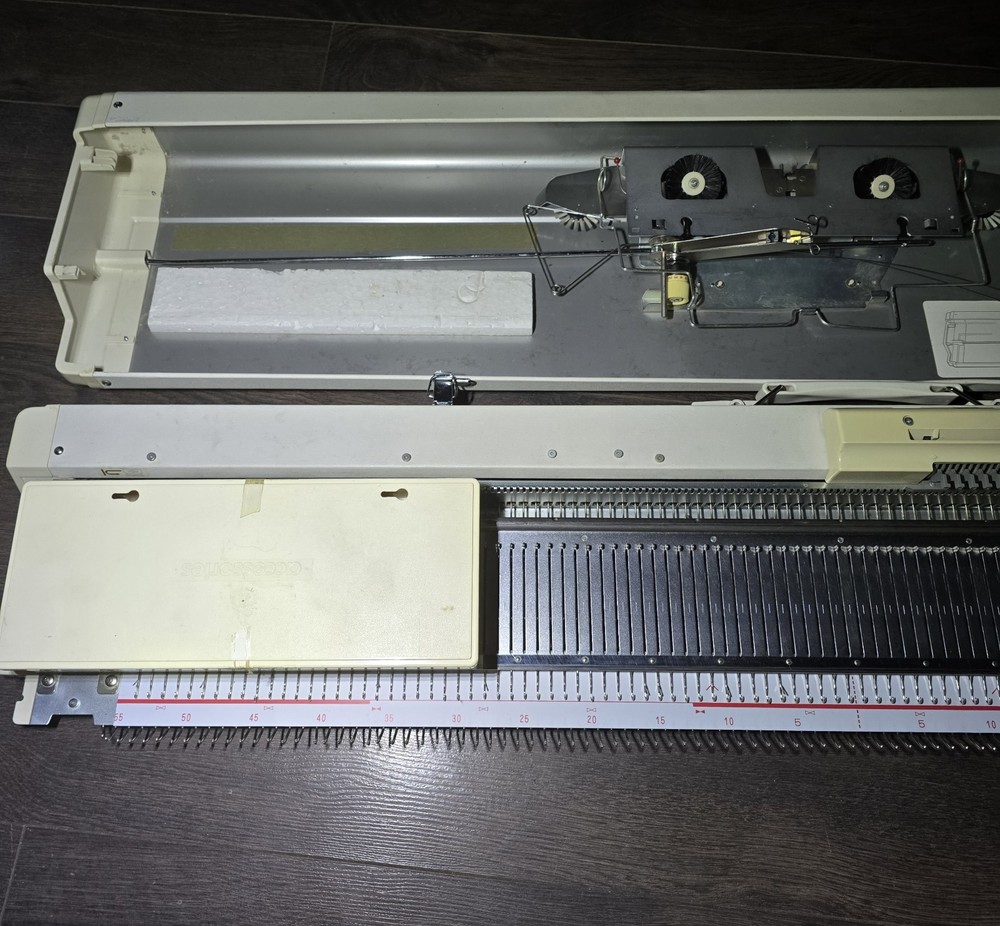 Studio SK 155 Bulky Knitting Machine 9mm