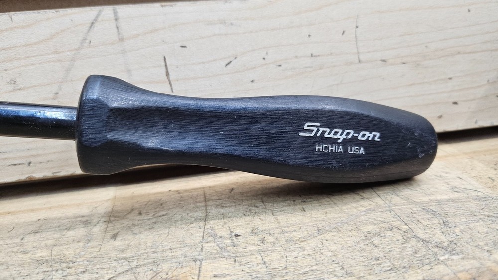 SNAP-ON TOOLS BLACK HARD HANDLE 16" LONG HUB CAP REMOVER #HCH1A