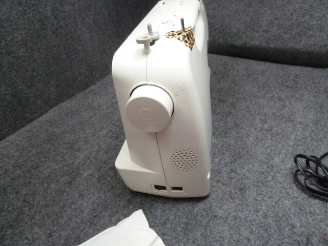 BROTHER ES-2000 Light Weight Computerized Sewing Machine