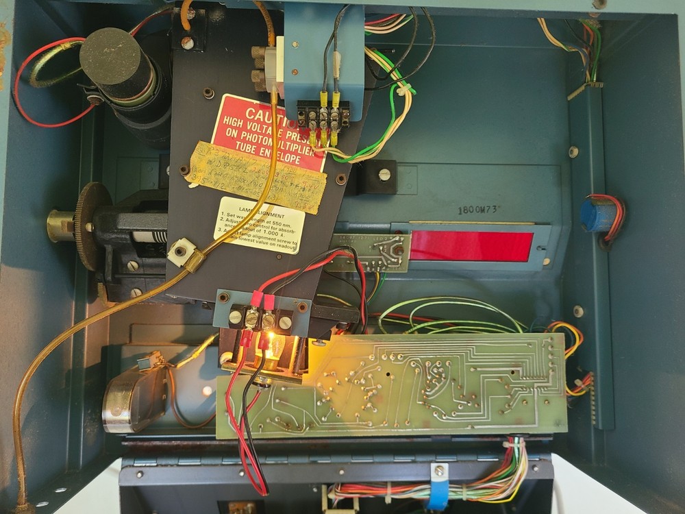 Gilford Micro-Sample Spectrophotometer 300-N, Powers Up, Untested