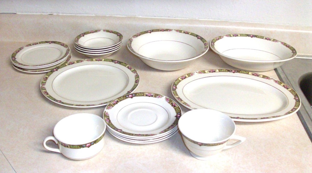 CHARTREUSE 4 PIECE PLACE SETTING Edwin Knowles ALADDIN DESIGN Temporary Reduced
