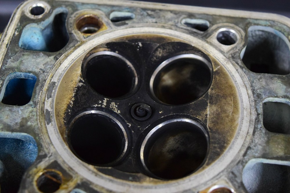 DUCATI 2001 748 ENGINE MOTOR EMPTY CYLINDER HEAD BORE