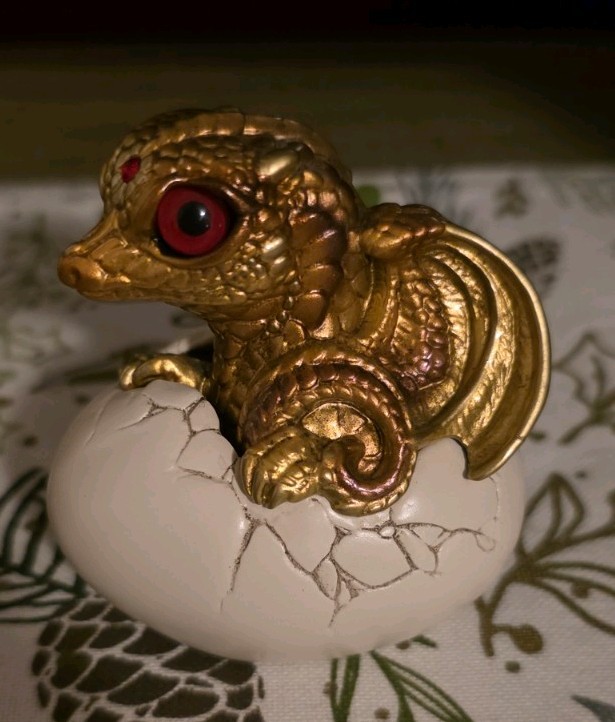 Windstone Editions Gold Hatching Dragon v2