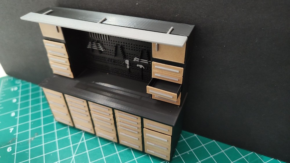 Diorama Workshop Tool Bench Cabinet 1/18 Scale Model Garage Accessory