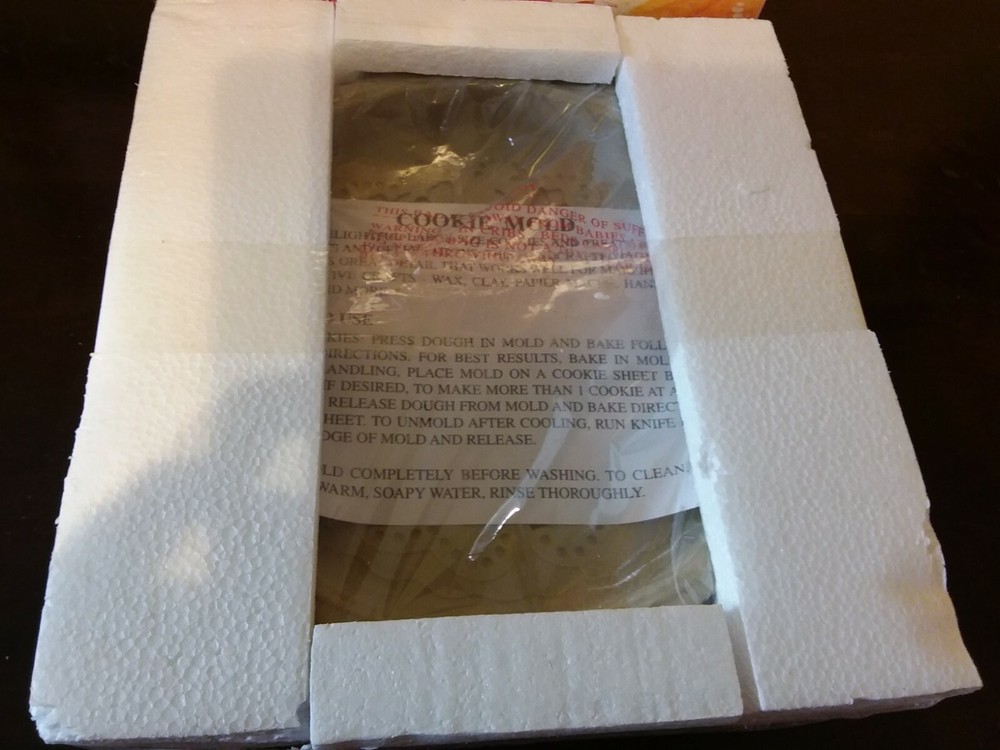 NEW - 10" COOKIE MOLD STONEWARE - ABC DISTRIBUTOR - A7