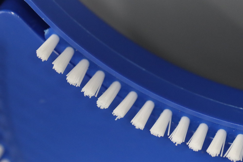Hydrotools: Weighted Half-Moon manual Pool Vacuum Head