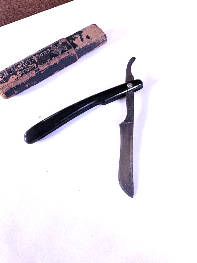 STRAIGHT RAZOR , BLACK-- MORLEY AND SONS GERMANY