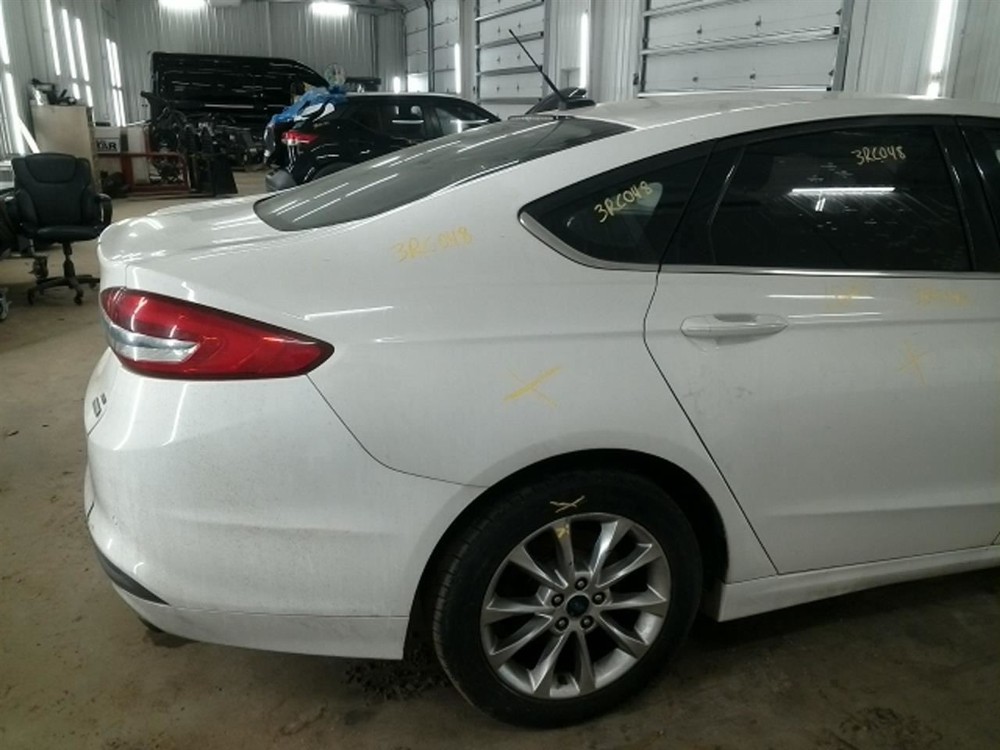 FUSION 2017 High Mounted Stop Light 104824032