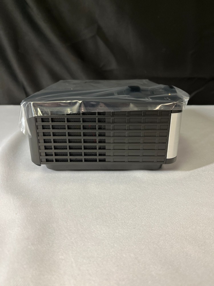 EGate E03i31 Black Silver Portable LED Projector With Remote Control