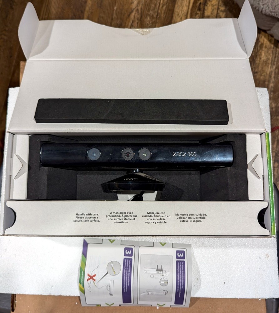 Microsoft Xbox 360 Kinect Sensor Bar Black + 2 Games