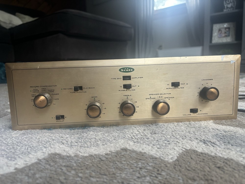 Old Amplifier With Complete Tube Set
