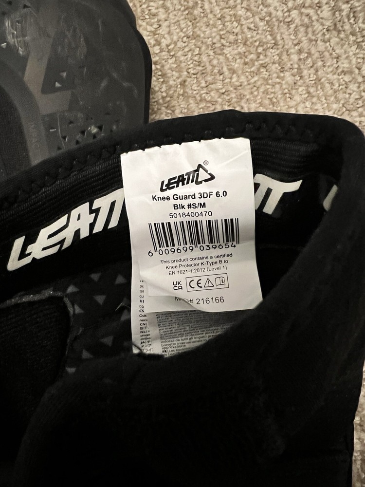 Leatt 3DF 6.0 Knee Guards, Black S/M