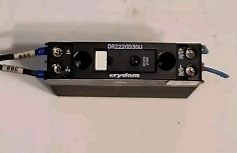 Crydom Solid State Relay DR2220D20U Used - Free Shipping